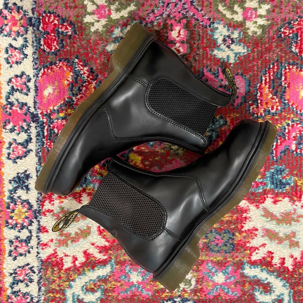 Dr. Martens 2976 Smooth Leather Chelsea Boots – Black